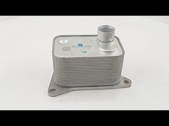 06K117021B قطع غيار السيارات قطع غيار محرك السيارات قطع غيار رادياتور تبريد زيت واحد